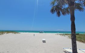 Beach Front Condo Paradise. Ground Floor.Studio.